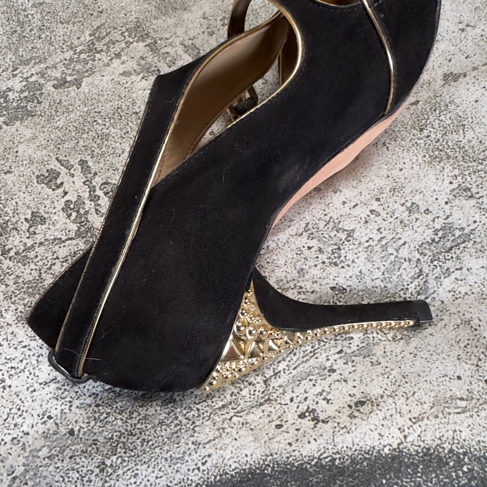 Antonio Melani T-Strap Black & Gold Suede Studded Peep Toe Heels Sz 7.5 - Picture 8 of 9